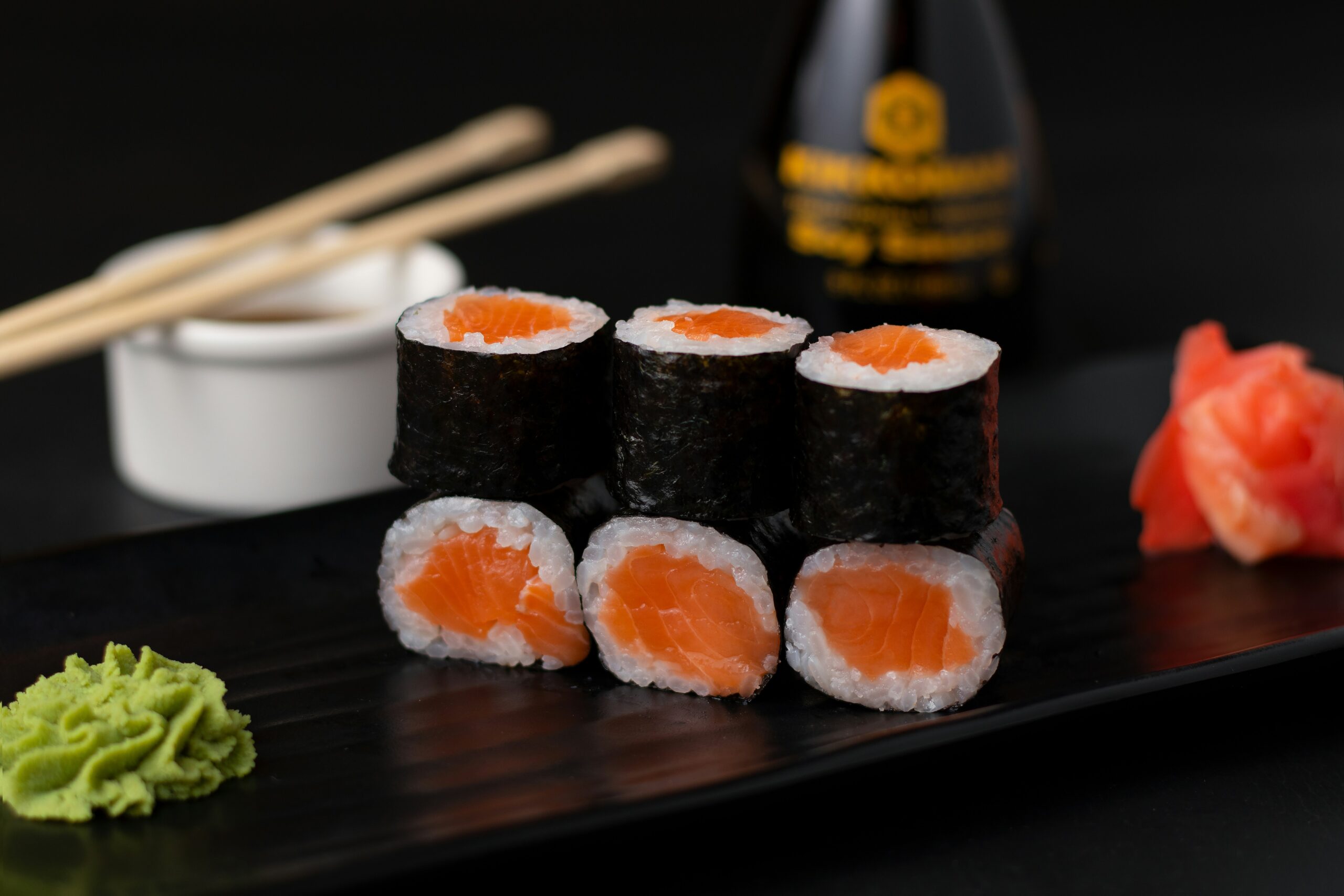 Frisch. Fein. Japanisch – Lachs-Maki Sushi in Perfektion.